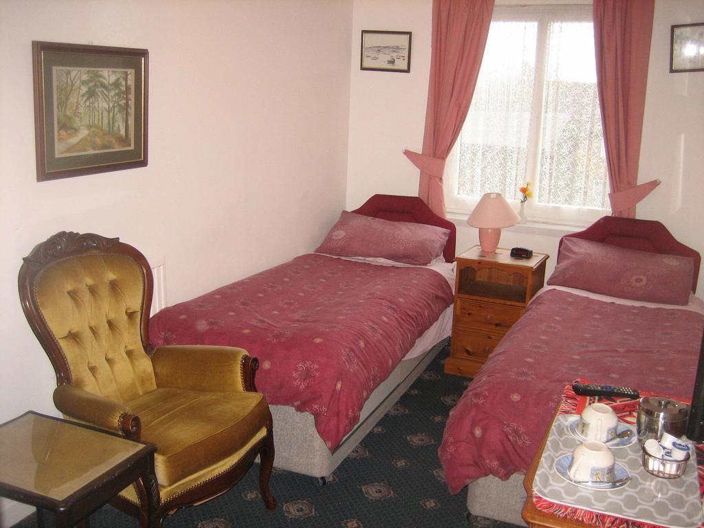 Four Seasons Guest House Pembrey Zimmer foto