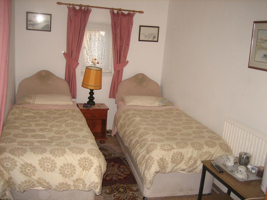 Four Seasons Guest House Pembrey Zimmer foto